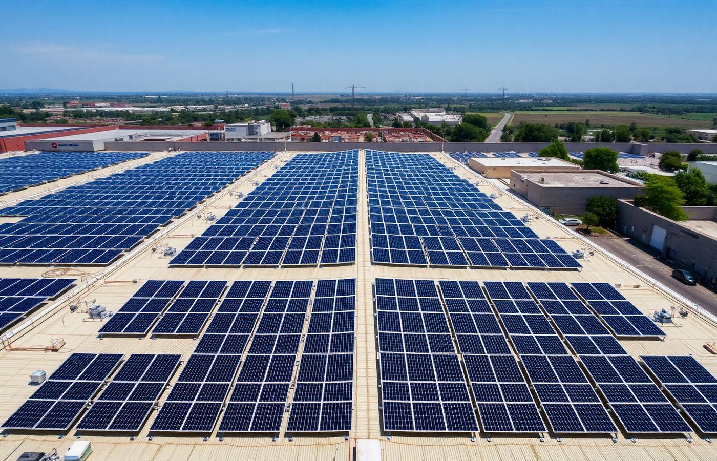 Grande impianto fotovoltaico su capannone industriale